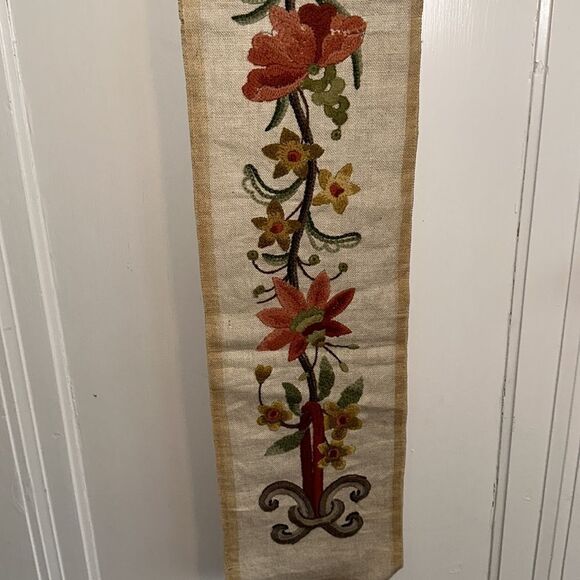 Vintage 70s Crewel Embroidery on Fine Linen Tapestry Bell Pull - Picture 4 of 8